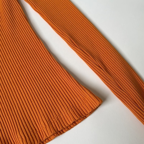 [SOLD] Wilfred Free Aritzia Ribbed Burnt Orange V-Neck Bodycon Top size XS - Picture 8 of 8